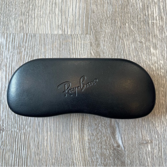 RAY-BAN Black Leather Glasses Case - Picture 1 of 10